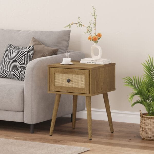 שידת לילה לצד המיטה בגימור ראטן דגם 3076