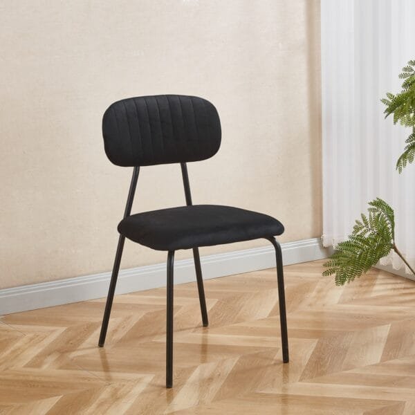 כיסא לפינת אוכל דגם 6125 בצבע שחור מבית Step Up – שילוב של עיצוב, נוחות ואיכות