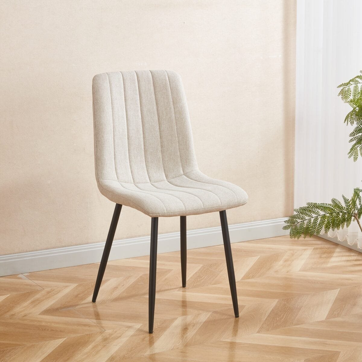 כיסא דגם 6127 בצבע קרם מבית Step Up – עיצוב נקי, נוחות ארגונומית ורגליים מחוזקות לעמידות לאורך זמן. מושלם לבית, משרד או בית קפה. כולל אחריות מלאה.