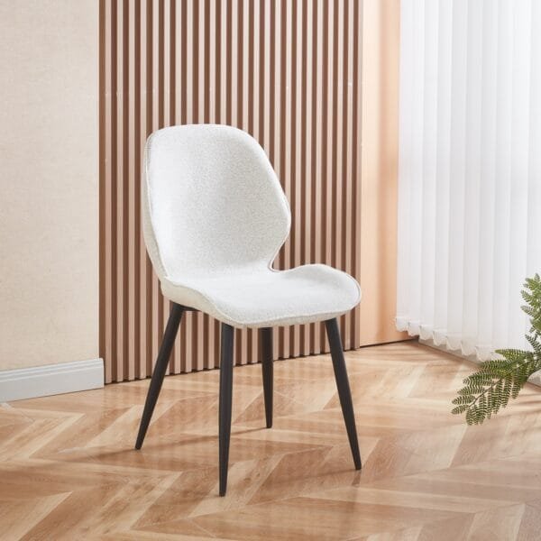 כיסא דגם 6128 בצבע בז' מבית Step Up – כיסא אוכל נוח ומעוצב עם רגלי מתכת ותמיכה ארגונומית. אידיאלי לבית, משרד או מסעדה. כולל אחריות מלאה ושירות מקצועי.