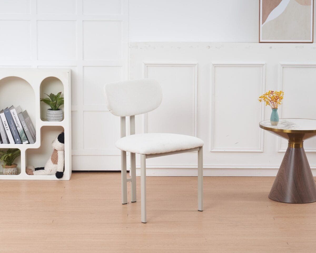 ⁦כיסא לפינת אוכל דגם 6122 בצבע בז' בשילוב רגליים תואמות⁩ – תמונה ⁦4⁩