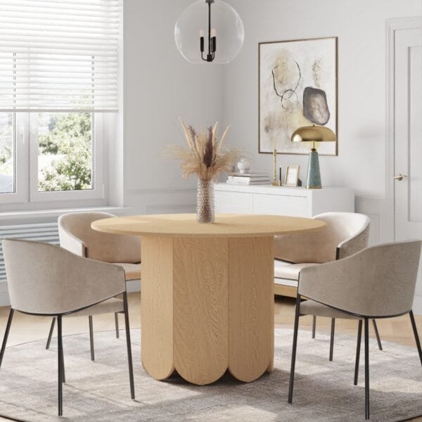 שולחן אוכל עגול דגם 809 בקוטר 120 ס״מ בגימור עץ אלון – פלטת MDF עם ציפוי מלמין, רגלי מתכת יציבות בגימור עץ. מושלם ל־4–6 סועדים.