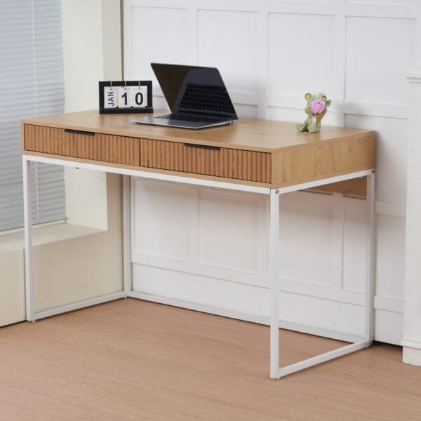 שולחן כתיבה מעוצב דגם 1207 מבית Step Up – כולל 2 מגירות אחסון, רגלי מתכת חזקות ומשטח MDF איכותי. אידיאלי לחדר עבודה או משרד ביתי.