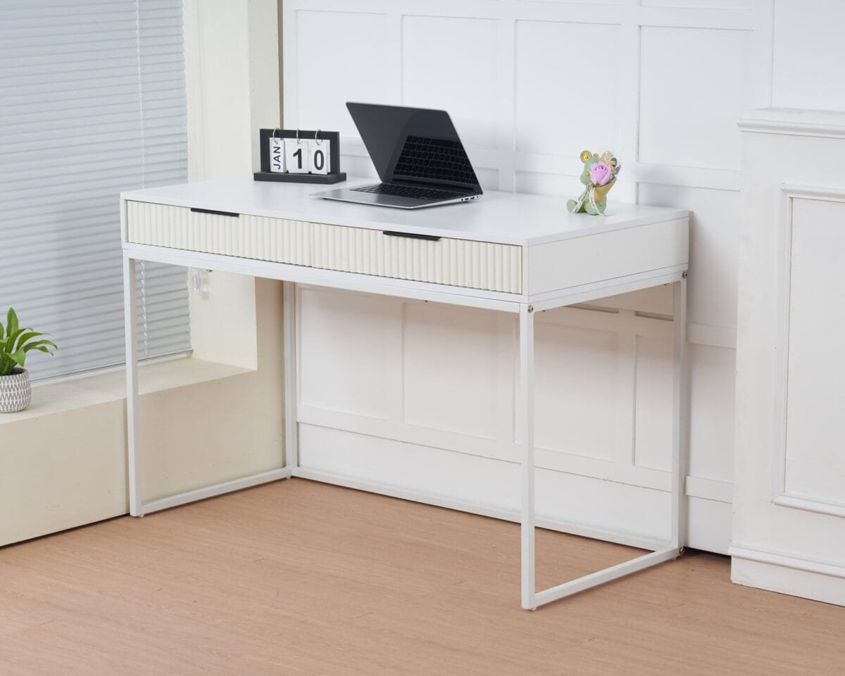 שולחן כתיבה דגם 1207 מבית Step Up – משטח MDF לבן איכותי, רגלי ברזל חזקות, 2 מגירות אחסון ועיצוב מודרני. מתאים לחדרי עבודה, משרדים ובתים.