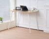 שולחן כתיבה דגם 1208 מבית Step Up – משטח MDF עמיד בגימור עץ טבעי, רגלי מתכת לבנות ועיצוב מינימליסטי. מושלם לחדרי נוער, משרד ובית.