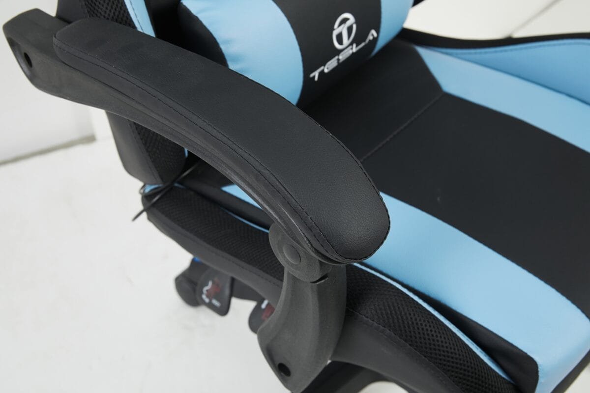 ⁦כיסא גיימינג כולל תאורת LED כרית עיסוי  והדום נפתח Tesla דגם 7031 כחול⁩ – תמונה ⁦4⁩