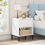 שידת לילה מעוצבת לצד המיטה בצבע לבן דגם 3073