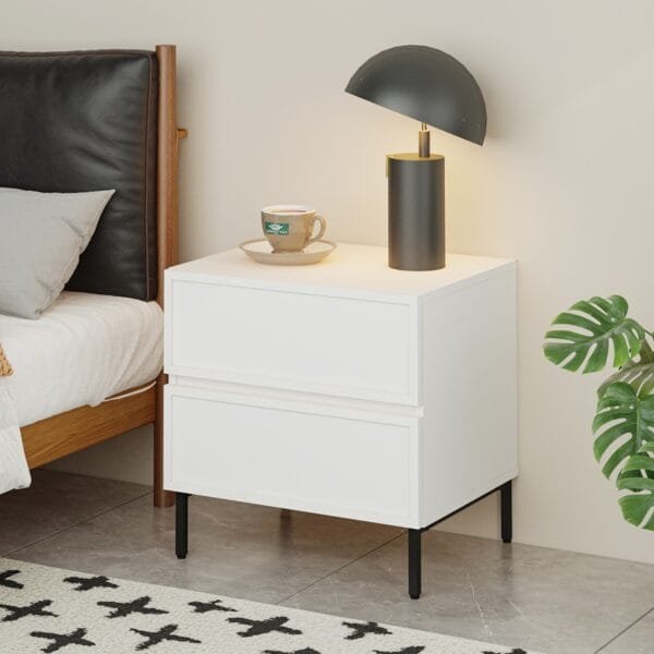 שידת לילה מעוצבת לצד המיטה בצבע לבן דגם 3288