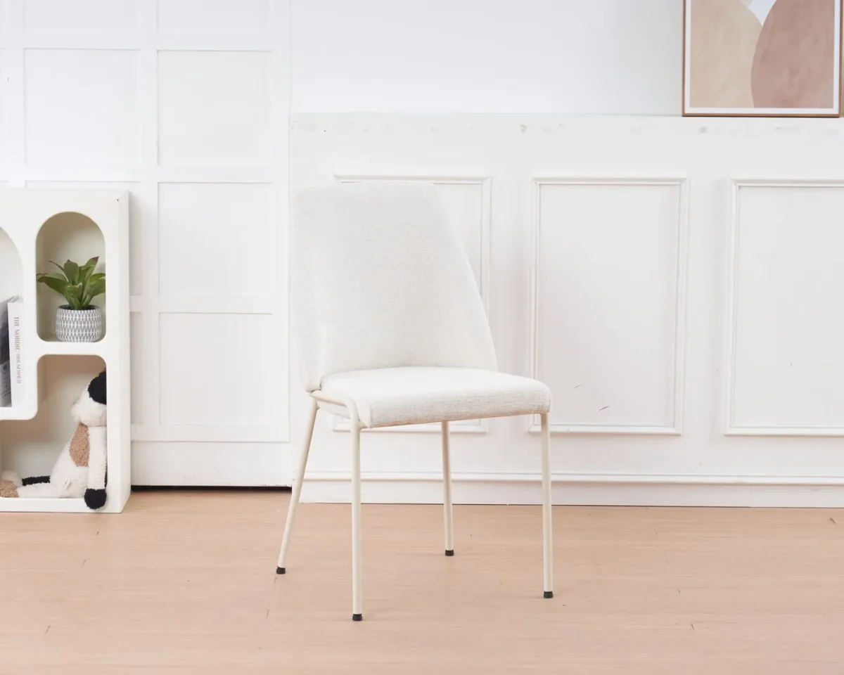 ⁦כיסא מרופד לפינת אוכל דגם 6140 בצבע שמנת⁩ – תמונה ⁦4⁩