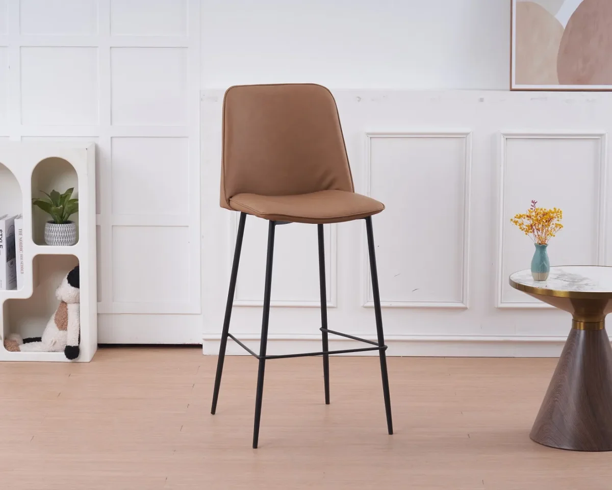 ⁦כיסא בר בריפוד דמוי עור דגם 6137 בצבע קאמל⁩ – תמונה ⁦5⁩