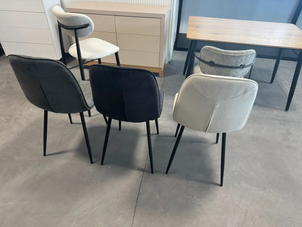 ⁦כיסא מרופד לפינת אוכל דגם 6139 בצבע אפור כהה⁩ – תמונה ⁦5⁩