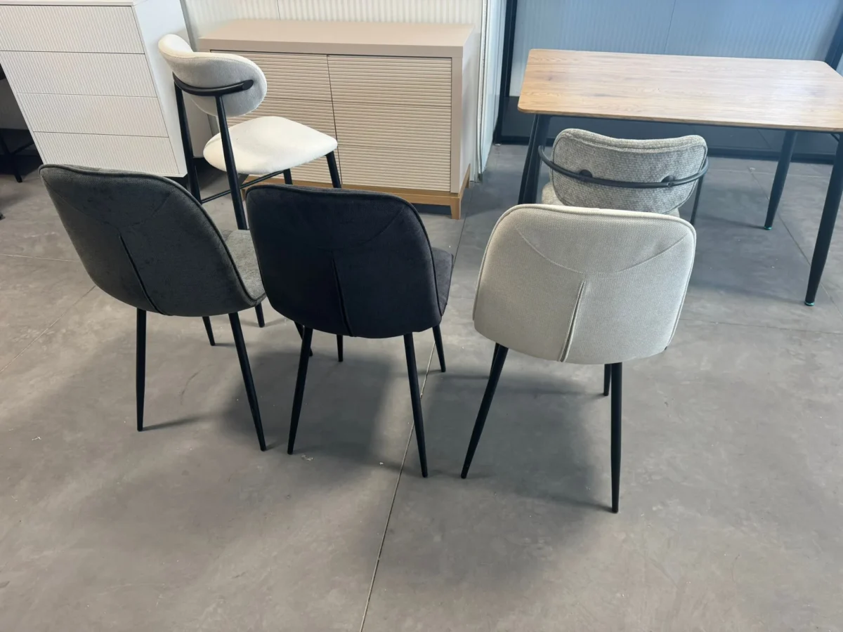 ⁦כיסא מרופד לפינת אוכל דגם 6139 בצבע אפור כהה⁩ – תמונה ⁦4⁩